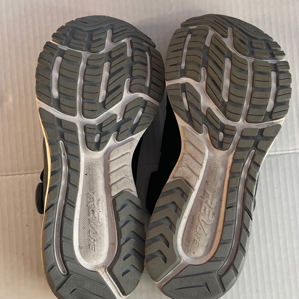 New Balance Black Athletic Shoes with Dial Closure - Picture 4 of 6